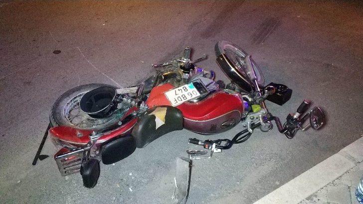 Kaza Yapınca Aracına Çarpan Motosikletteki Şahıslar Akrabası Çıktı G3