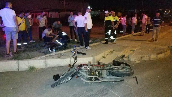 Kaza Yapınca Aracına Çarpan Motosikletteki Şahıslar Akrabası Çıktı G4