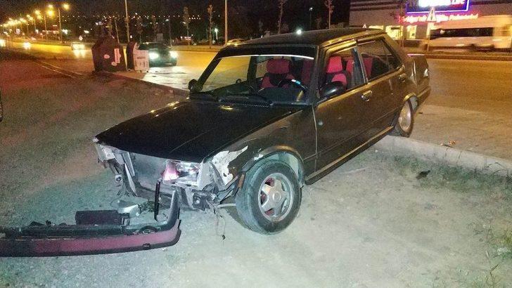 Kaza Yapınca Aracına Çarpan Motosikletteki Şahıslar Akrabası Çıktı G5