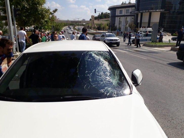 Otomobil Sürücüsü Yayaya Çarparak Ağır Yaraladı G3