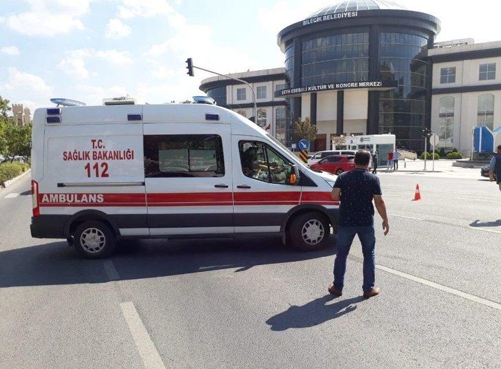 Otomobil Sürücüsü Yayaya Çarparak Ağır Yaraladı G5