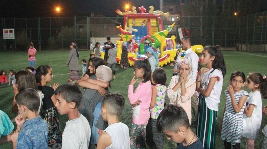 Hakkarili &Ccedil;ocuklar &Ccedil;ifte Bayram Yaşadı