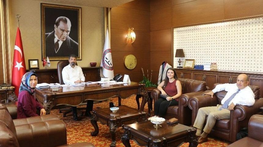 Hukuk Fak&uuml;ltesi Mezunları Staja Başladı