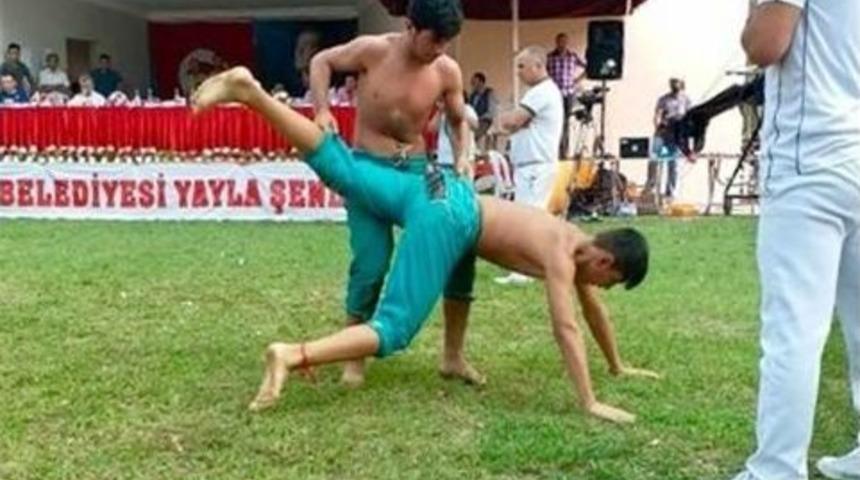 Geleceğin G&uuml;reş&ccedil;ileri Karakucak G&uuml;reşlerine Damga Vurdu