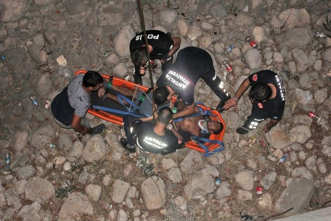 Dere Yatağına D&uuml;şen Gen&ccedil; Vin&ccedil;le Kurtarıldı