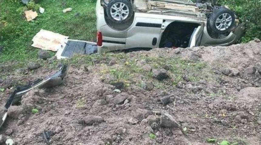 T&uuml;rbe Ziyaretine Giderken Şarampole U&ccedil;tular: 1 &Ouml;l&uuml;, 4 Yaralı