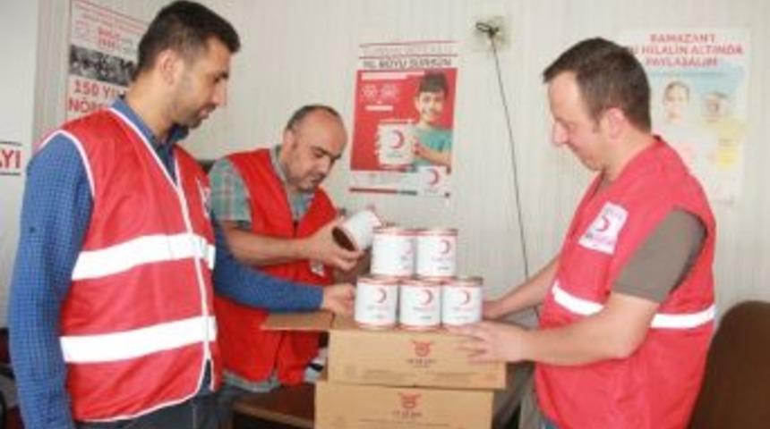 Kızılay Hakkari&rsquo;de Konserve Dağıttı