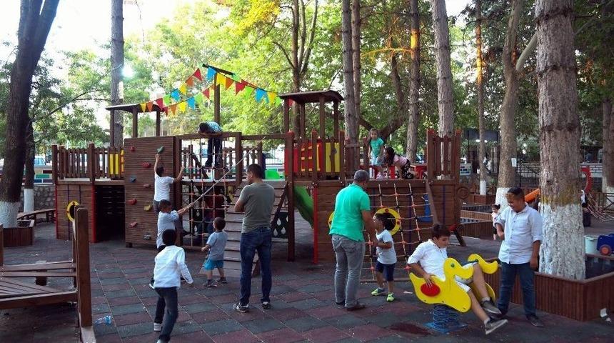 Develi Belediyesi&rsquo;nden &Ccedil;ocuklara Bayram Hediyesi