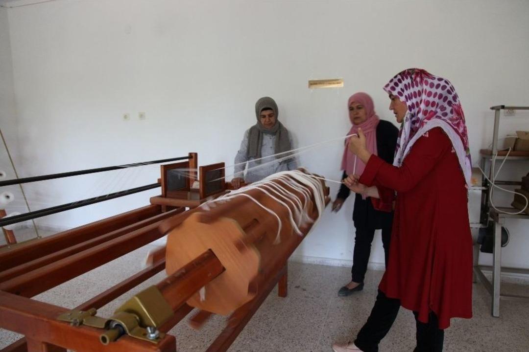 300 Yıldır S&uuml;rd&uuml;r&uuml;len Gelenek, Ev Kadınlarına İş Kapısı Oldu