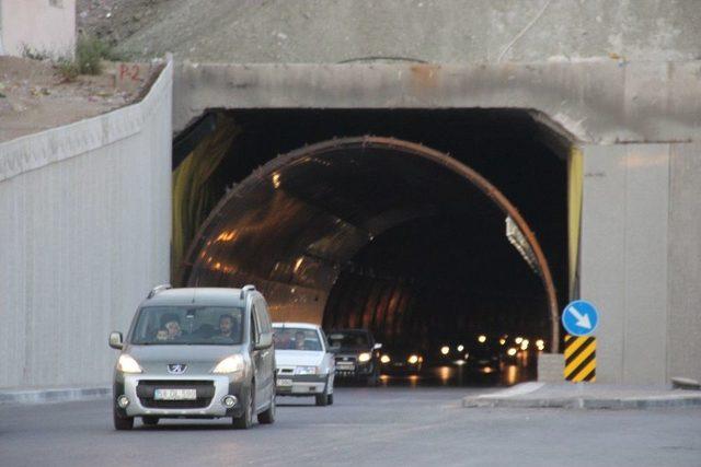 Sivas’ın İlk Tünelinde Bayram Yoğunluğu