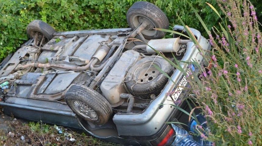 Takla Atıp Dereye U&ccedil;an Otomobilde 4 Yaralandı