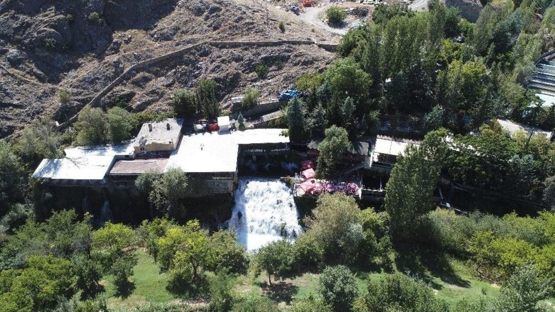 D&uuml;nyanın En Gen&ccedil; Şelalesi 400 Bin Misafire Ev Sahipliği Yapıyor