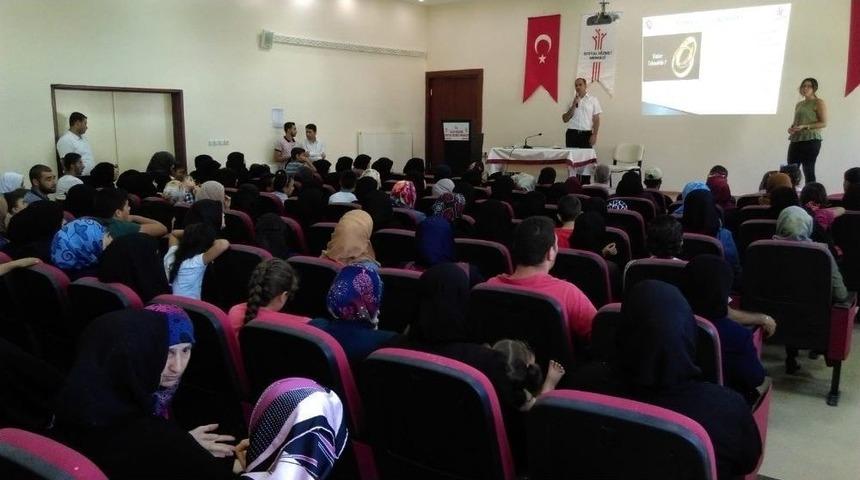 Suriyelilere Aile İ&ccedil;i Şiddet Ve Erken Yaşta Evlilik Anlatıldı