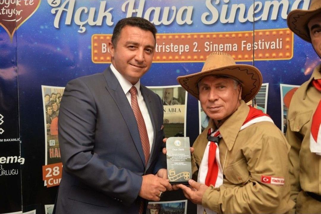 Boz&uuml;y&uuml;k Belediyesi A&ccedil;ık Hava Sinema Festivali&rsquo;nde Yıldızlar Ge&ccedil;idi