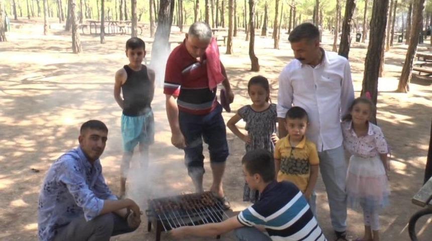 Kurbanını Kesen Gaziantepliler Soluğu Piknikte Aldı