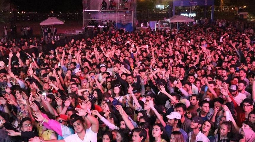 Doğu&rsquo;nun İlk Ve Tek Gen&ccedil;lik Festivaline İlk G&uuml;n&uuml;nde 20 Bin Kişi Katıldı