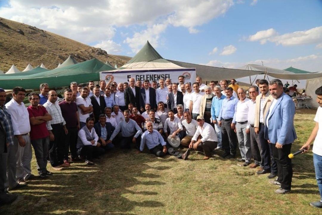 Bing&ouml;l&rsquo;de 2 Bin 500 Rakımlı Yaylada Bayramlaşma Etkinliği