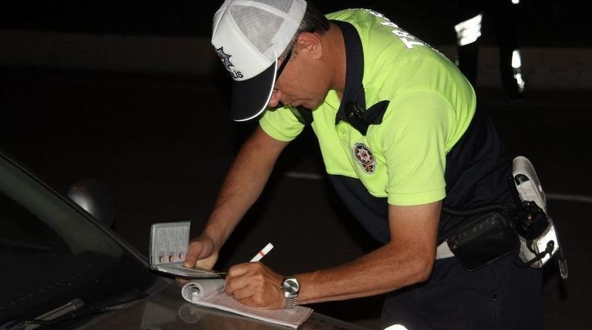 Isparta&rsquo;da Trafik Polisinden Rekor Ceza: Ağustos Ayında 4 Bin 198 S&uuml;r&uuml;c&uuml;ye, 1 Milyon 251 Bin 134 Liralık Ceza Yazıldı