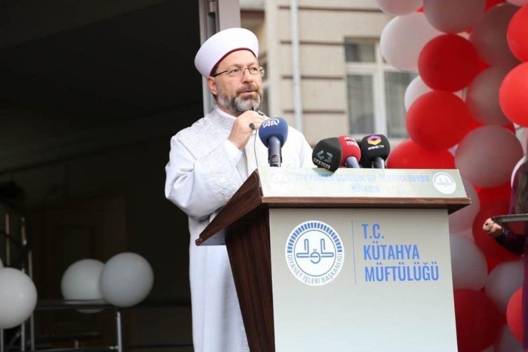 Diyanet İşleri Başkanı Erbaş, &ldquo;aile, Toplum Olarak Ayakta Kalmamızın &Ccedil;imentosunu Teşkil Eden &Ouml;nemli Bir Kurumdur