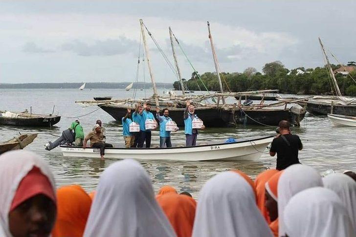 Tanzanyalı Çocukların Bayram Sevinci G3