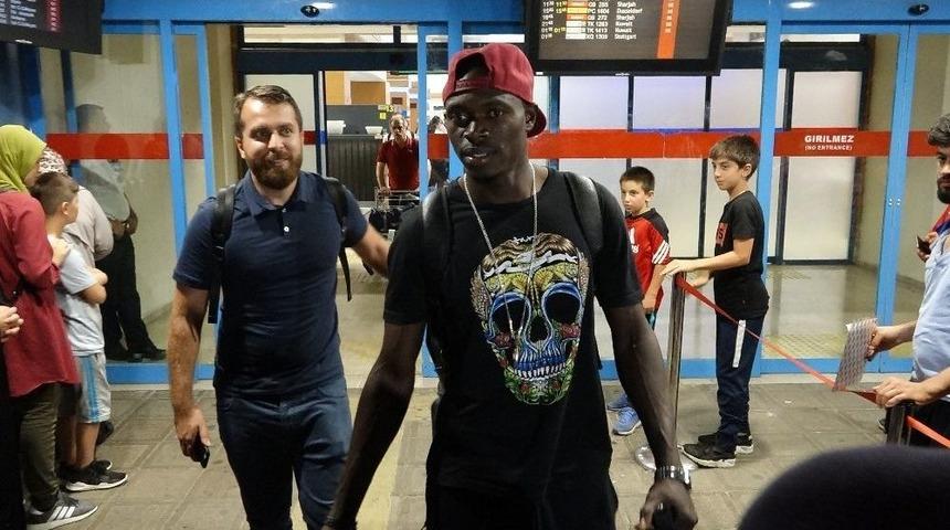 Trabzonspor Zargo Touri Ve Eric Ayuk’u Trabzon’a Getirdi.
