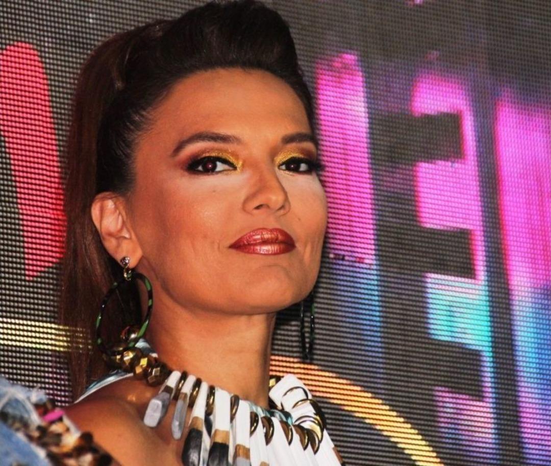 Demet Akalın Giyim Tarzını Eleştirenlere Ateş P&uuml;sk&uuml;rd&uuml;