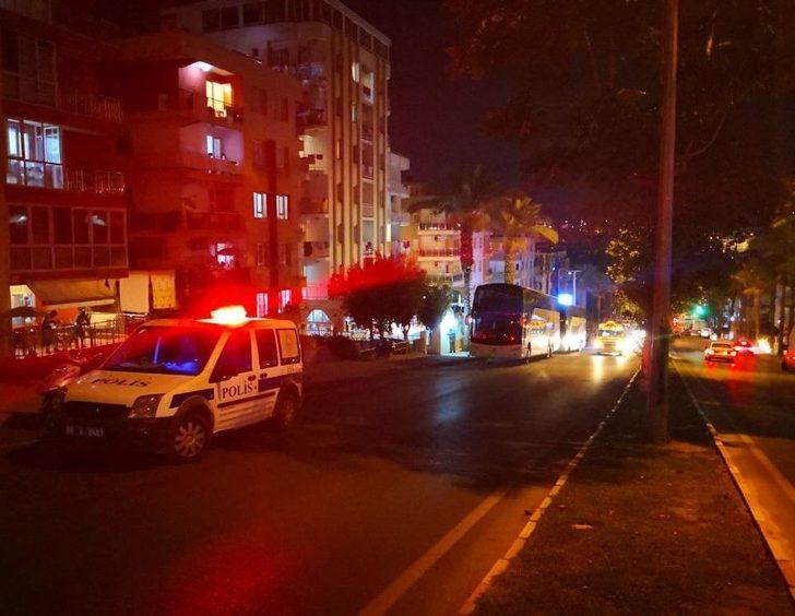 Kuşadası’nda Turist Otobüsüne Molotoflu Saldırı G1