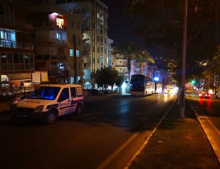 Kuşadası’nda Turist Otobüsüne Molotoflu Saldırı G5