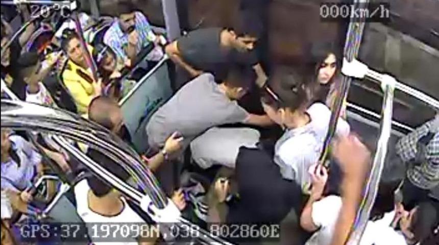 Baygınlık Geçiren Kadın Yolcu Halk Otobüsüyle Hastaneye Ulaştırıldı