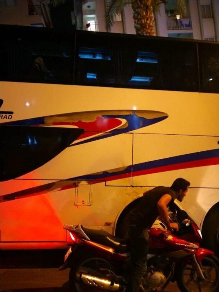 Kuşadası’nda Turist Otobüsüne Molotoflu Saldırı G2