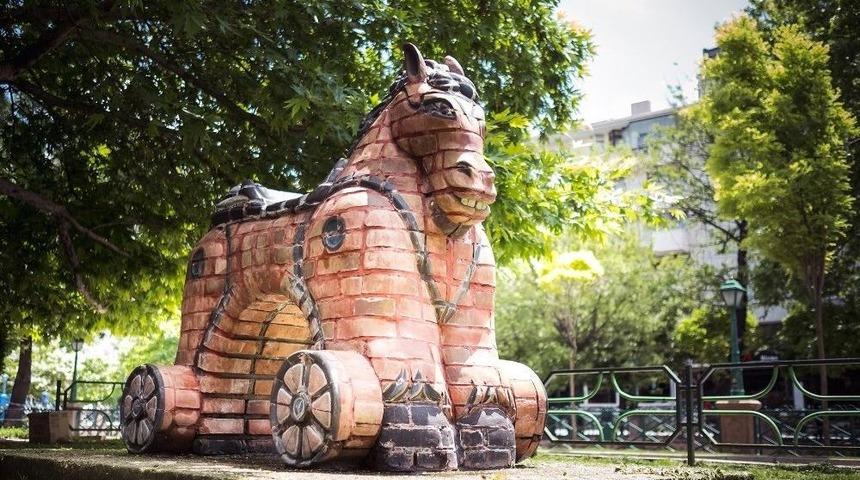 Pişmiş Toprak Heykeller, Kent Benliğinde Yerini Alıyor