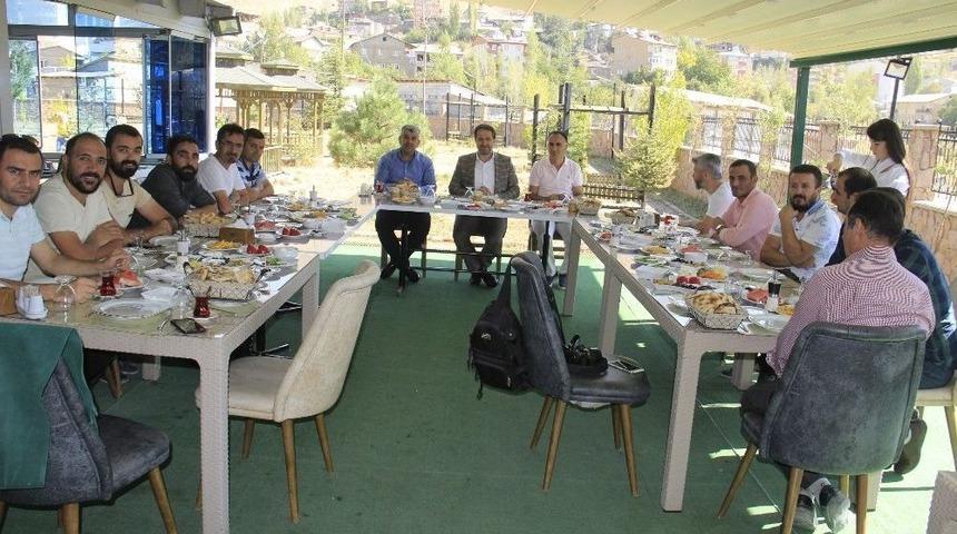 Ak Parti Hakkari İl Başkanı G&uuml;r, Basın Mensupları İle Bir Araya Geldi