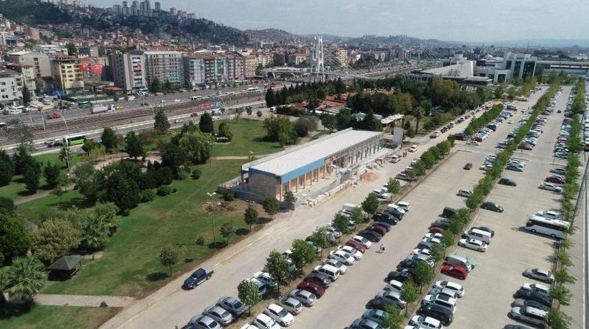 Balık&ccedil;ıların Modern Satış Yerinde &Ccedil;alışmalar S&uuml;r&uuml;yor