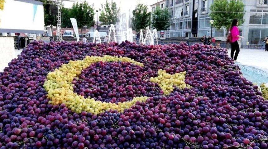 Sarıg&ouml;l&rsquo;de &Uuml;z&uuml;mden Bayrak Yapıldı