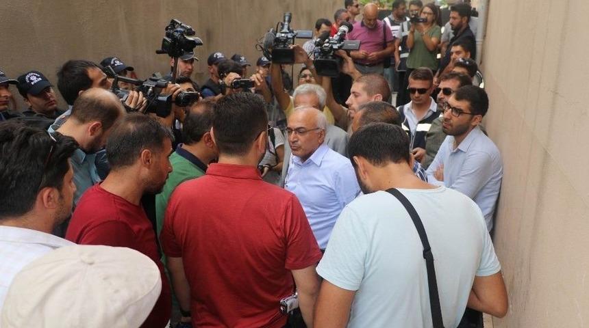 Polis Ekipleri İzinsiz G&ouml;steriye M&uuml;saade Etmedi