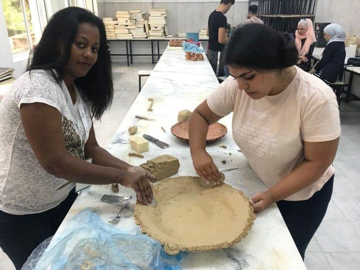 14 Farklı Ülkeden Gelen 23 Öğrenciye Türk El Sanatları Tanıtımı G1