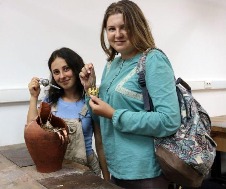 14 Farklı Ülkeden Gelen 23 Öğrenciye Türk El Sanatları Tanıtımı G2