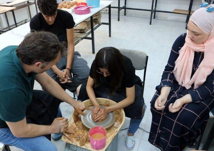 14 Farklı Ülkeden Gelen 23 Öğrenciye Türk El Sanatları Tanıtımı G4