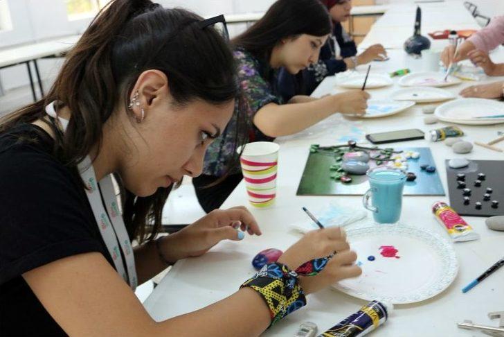 14 Farklı Ülkeden Gelen 23 Öğrenciye Türk El Sanatları Tanıtımı G5