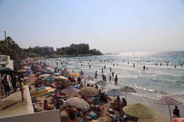 Kuşadası Plajlarında İnsan Seli G1