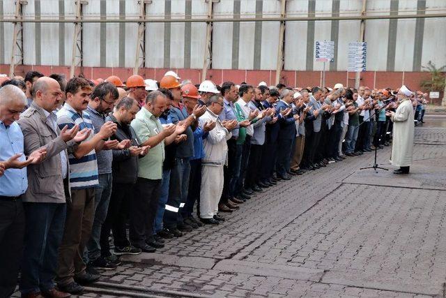 İş Kazasında Hayatını Kaybeden İşçi İçin Tören