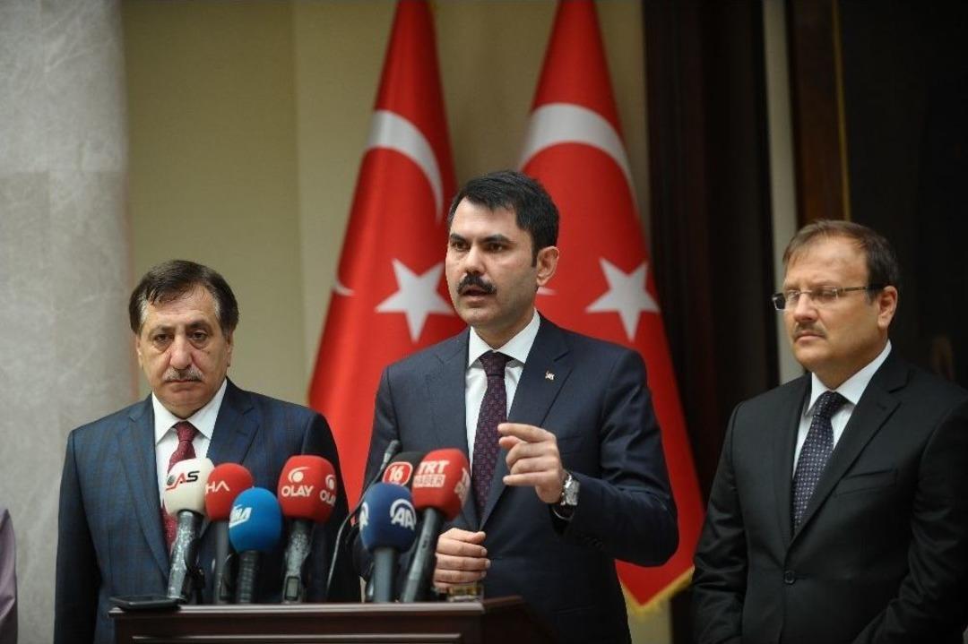 Bakan Kurum: &ldquo;fo&ccedil;a&rsquo;da Bir Hafta İ&ccedil;inde Denize Girilecek&rdquo;