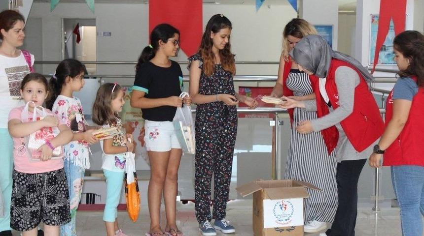 Gençlerden Köy Okullarına Kitap Bağışı