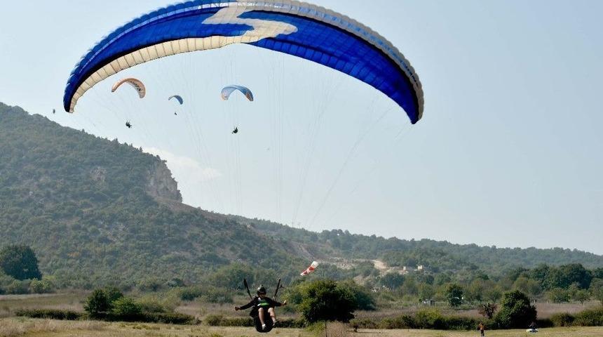 G&ouml;ky&uuml;z&uuml;nde Renkli Festival