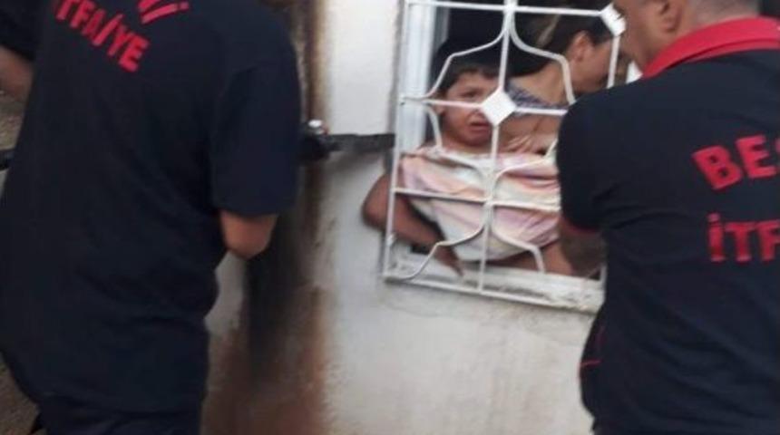 Kolunu Demir Korkuluklara Sıkıştıran &Ccedil;ocuk Kurtarıldı