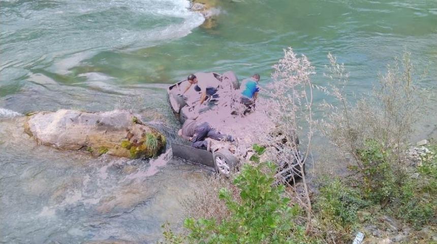 Munzur Çayına Otomobil Uçtu: 1 Ölü, 3 Yaralı