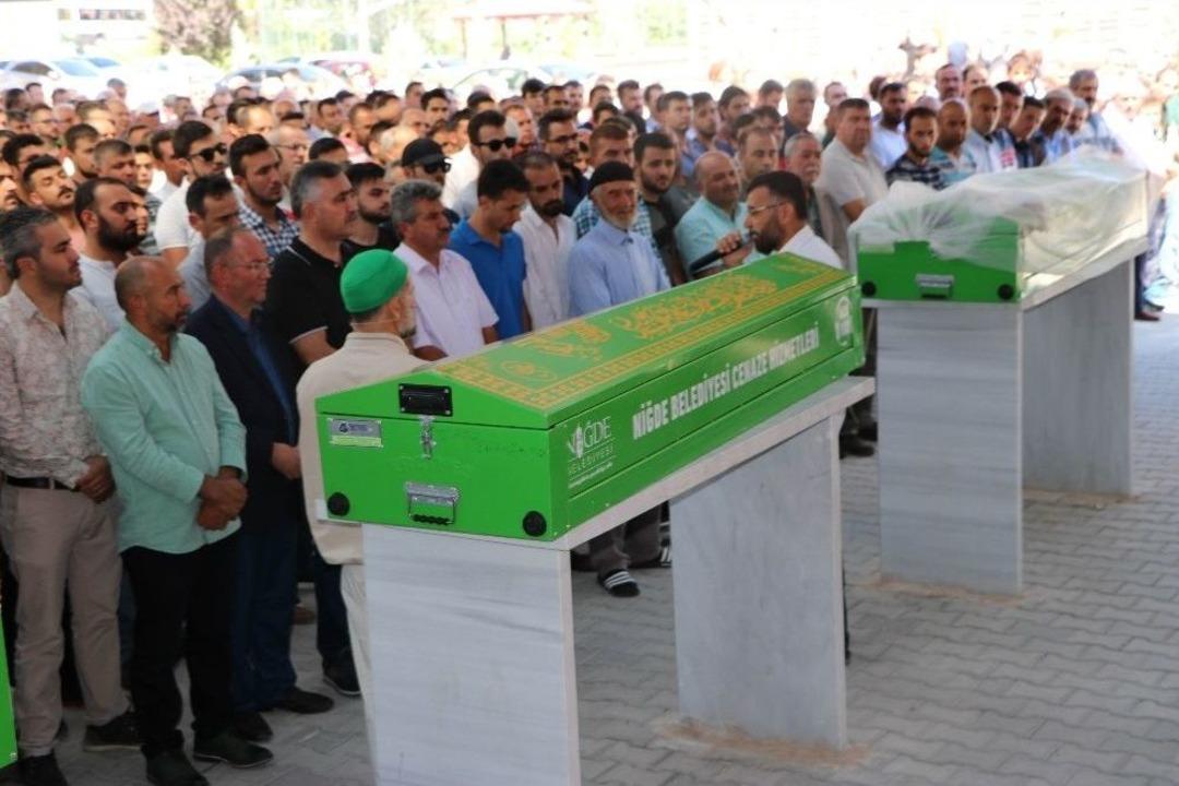 Beraber Doğdular, Beraber Yaşadılar, Beraber &Ouml;ld&uuml;ler