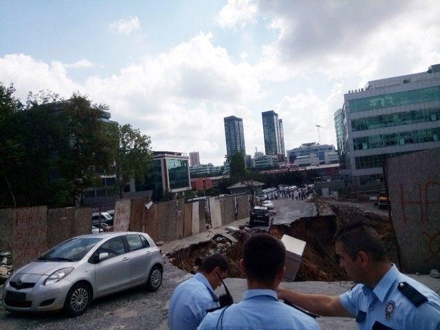 &Uuml;mraniye&rsquo;de İstinat Duvarı &Ccedil;&ouml;kt&uuml; Ara&ccedil;lar İ&ccedil;ine D&uuml;şt&uuml; 1