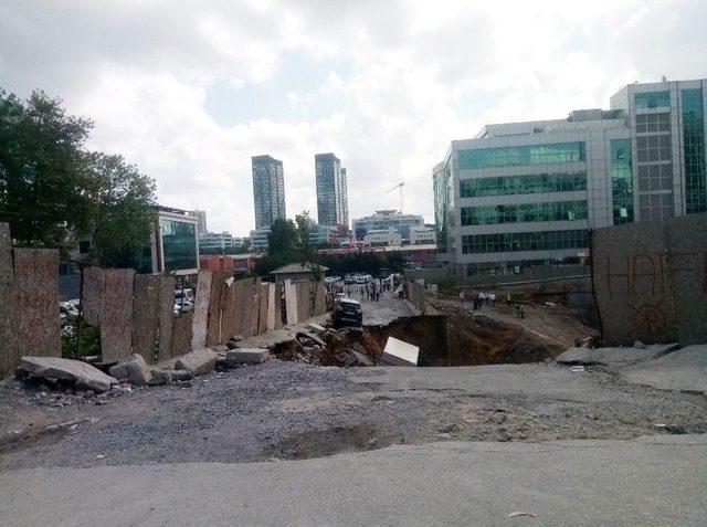 &Uuml;mraniye&rsquo;de İstinat Duvarı &Ccedil;&ouml;kt&uuml; Ara&ccedil;lar İ&ccedil;ine D&uuml;şt&uuml; 3