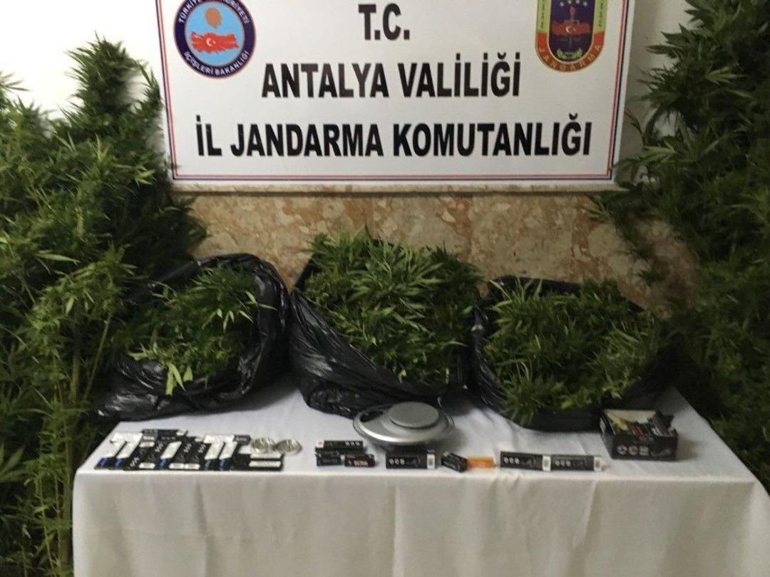 Antalya&rsquo;da 26,5 Kilo Esrar Ele Ge&ccedil;irildi